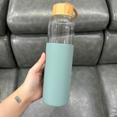 BÌNH THỦY TINH BỌC SILICON NẮP TRE - QUÀ TẶNG THIẾT THỰC GIÁ RẺ