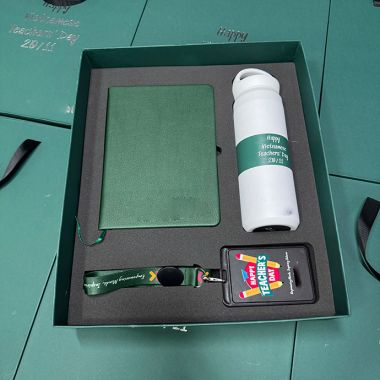 BỘ QUÀ TẶNG SỔ TAY - BÌNH NƯỚC - THẺ ĐEO IN LOGO CHO NGÀY 20/11