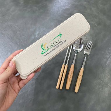 BỘ MUỖNG ĐŨA NĨA CÁN GỖ KHẮC LOGO