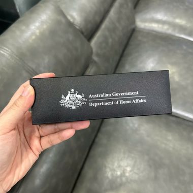 BÚT KIM LOẠI KÈM HỘP SANG TRỌNG IN LOGO RMIT