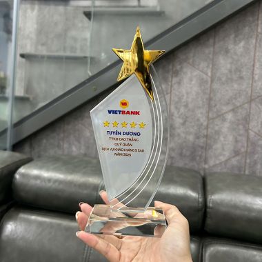 KỶ NIỆM CHƯƠNG PHA LÊ NGÔI SAO CAO CẤP – CÚP VINH DANH DOANH NGHIỆP SANG TRỌNG