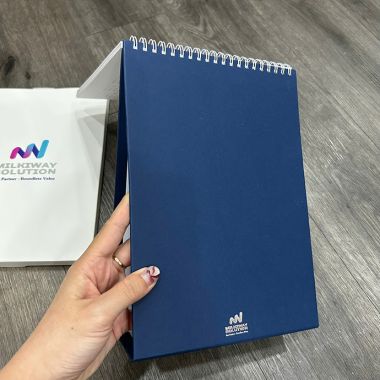 LỊCH ĐỂ BÀN IN LOGO THEO YÊU CẦU – QUÀ TẶNG DOANH NGHIỆP HIỆU QUẢ SUỐT 365 NGÀY