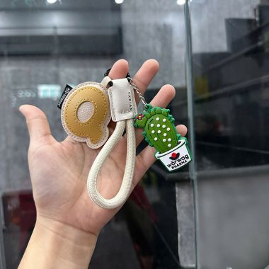 MÓC KHÓA CHỮ CÁI KẾT HỢP LOGO ĐỔ CAO SU - QUÀ TẶNG GIÁ RẺ