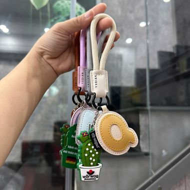 MÓC KHÓA CHỮ CÁI KẾT HỢP LOGO ĐỔ CAO SU - QUÀ TẶNG GIÁ RẺ