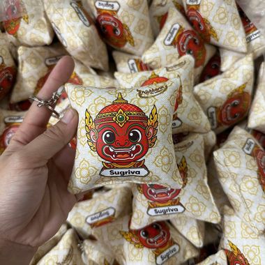 MÓC KHÓA GỐI BÔNG IN LOGO – QUÀ TẶNG NHỎ GỌN, DẤU ẤN THƯƠNG HIỆU LỚN