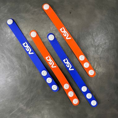 VÒNG TAY CAO SU IN LOGO BẤM NÚT TIỆN LỢI