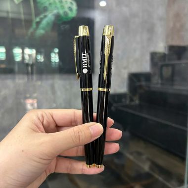 BÚT KIM LOẠI CÀI MẠ VÀNG - BÚT KIM LOẠI KHẮC LOGO RMIT