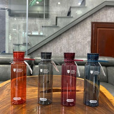 BÌNH NƯỚC NHỰA IN LOGO CAO ĐẲNG VIỆT MỸ
