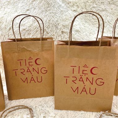 TÚI GIẤY TIỆC TRĂNG MÁU