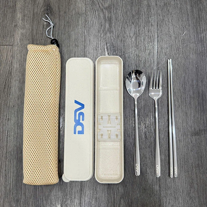 BỘ MUỖNG ĐŨA INOX IN LOGO – QUÀ TẶNG DOANH NGHIỆP THIẾT THỰC & CAO CẤP