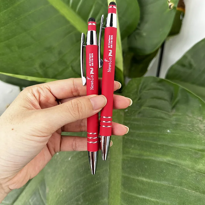 BÚT BI NHÁM MÀU ĐỎ IN LOGO NEWTON PHỞ