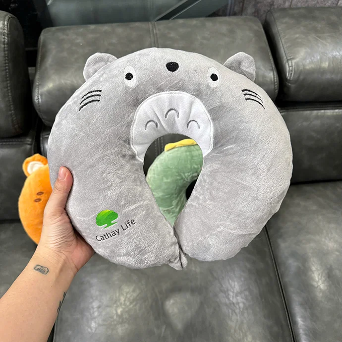 GỐI KÊ CỔ HÌNH THÚ BÔNG THÊU LOGO - QUÀ TẶNG VĂN PHÒNG, DU LỊCH CAO CẤP