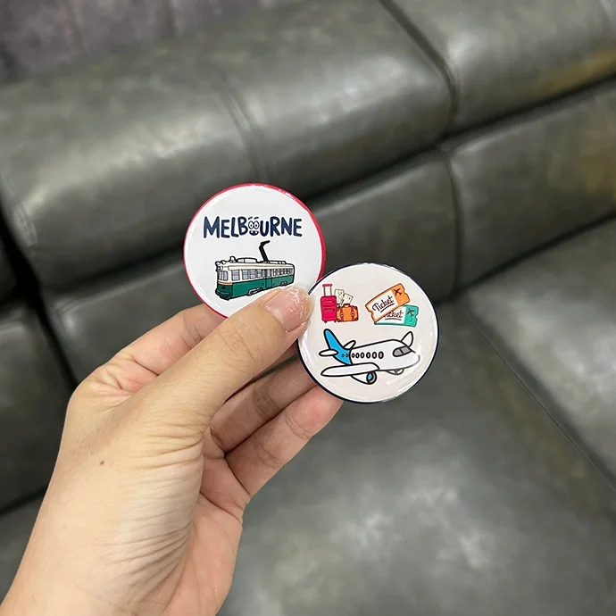 HUY HIỆU NHỰA IN HÌNH MELBOURNE – QUÀ TẶNG XINH XẮN, GIÁ RẺ, DỄ THƯƠNG