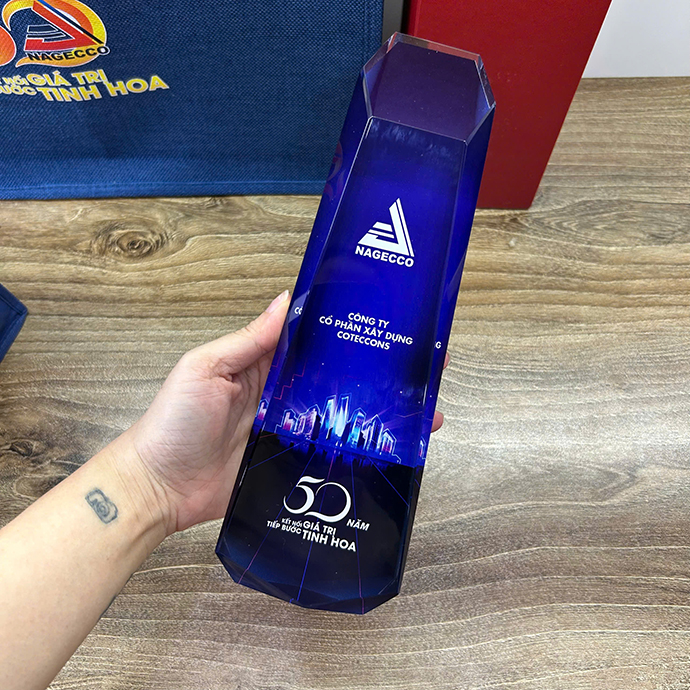 KỈ NIỆM CHƯƠNG PHA LÊ IN LOGO - TÔN VINH GIÁ TRỊ
