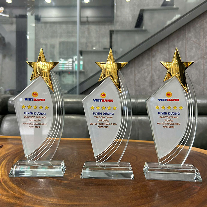 KỶ NIỆM CHƯƠNG PHA LÊ NGÔI SAO CAO CẤP – CÚP VINH DANH DOANH NGHIỆP SANG TRỌNG