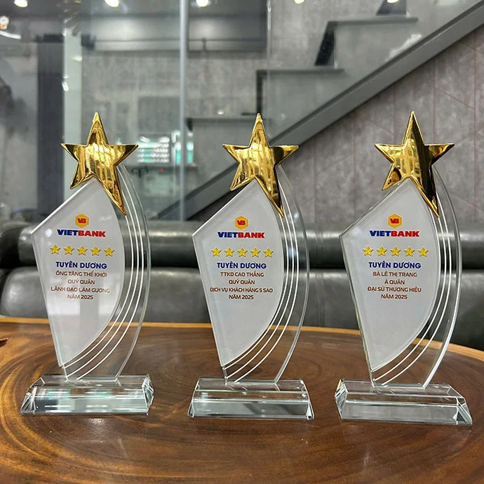 KỶ NIỆM CHƯƠNG PHA LÊ NGÔI SAO CAO CẤP – CÚP VINH DANH DOANH NGHIỆP SANG TRỌNG