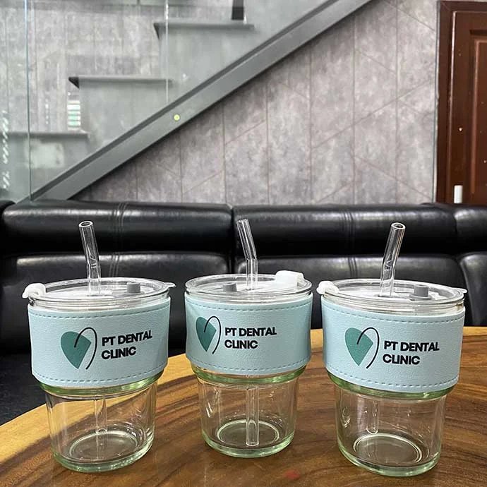 LY THỦY TINH BỌC DA IN LOGO GIÁ RẺ