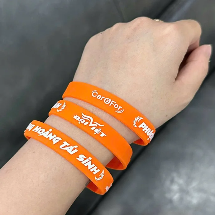 VÒNG TAY CAO SU IN CHỮ - VÒNG TAY CAO SU GIÁ RẺ