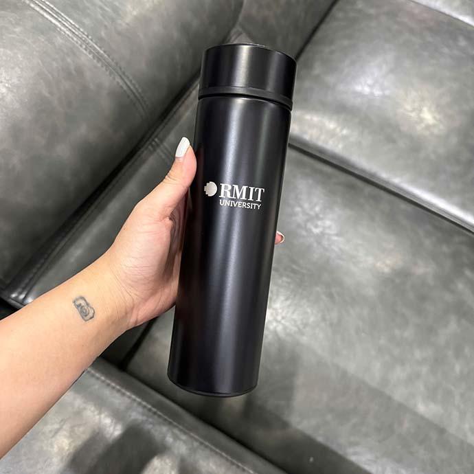 BÌNH GIỮ NHIỆT 500ML MÀU ĐEN KHẮC LOGO RMIT