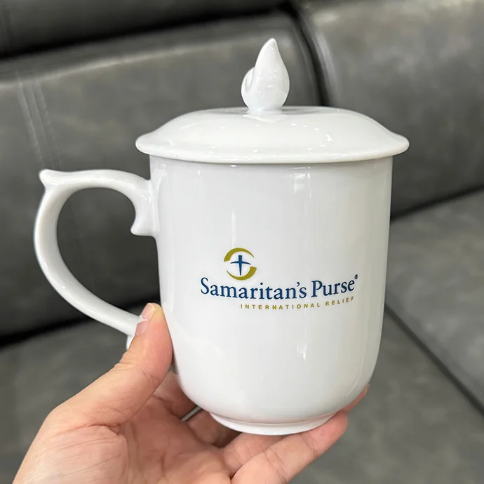 LY SỨ TRẮNG CÓ NẮP BÁT TRÀNG - LY  SỨ IN LOGO THEO YÊU CẦU GIÁ RẺ