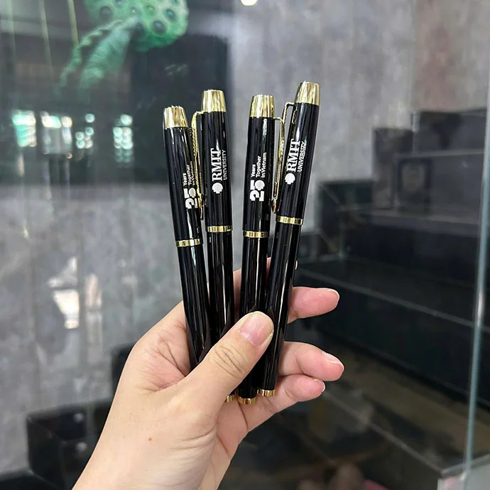 BÚT KIM LOẠI CÀI MẠ VÀNG - BÚT KIM LOẠI KHẮC LOGO RMIT