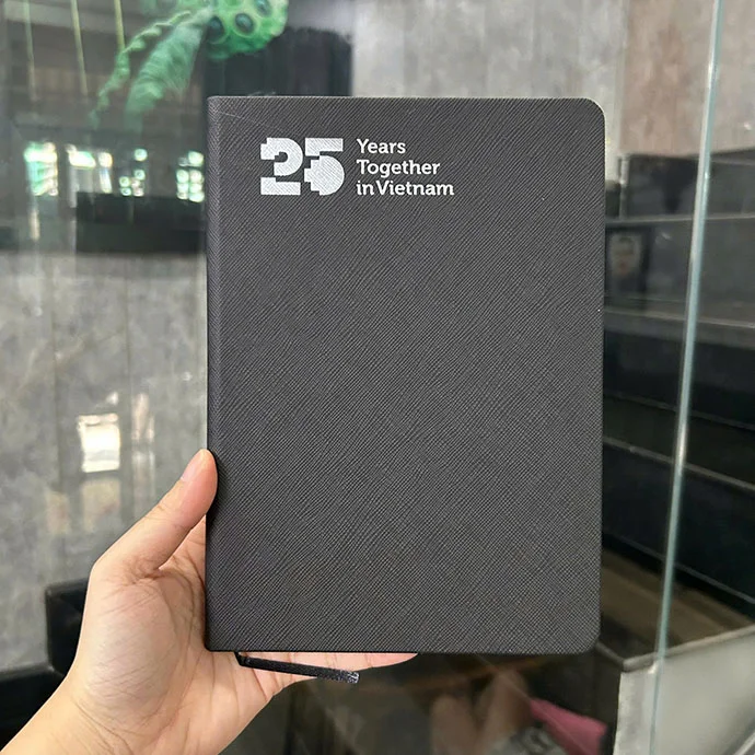 SỔ TAY BÌA DA ÉP KIM LOGO 1 VỊ TRÍ