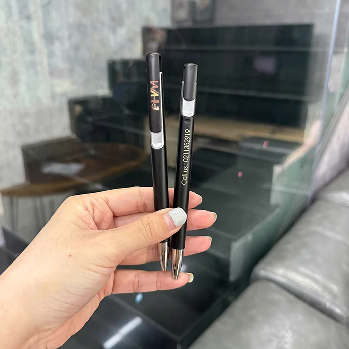 BÚT BI NHỰA IN LOGO - BÚT BI IN LOGO THEO YÊU CẦU